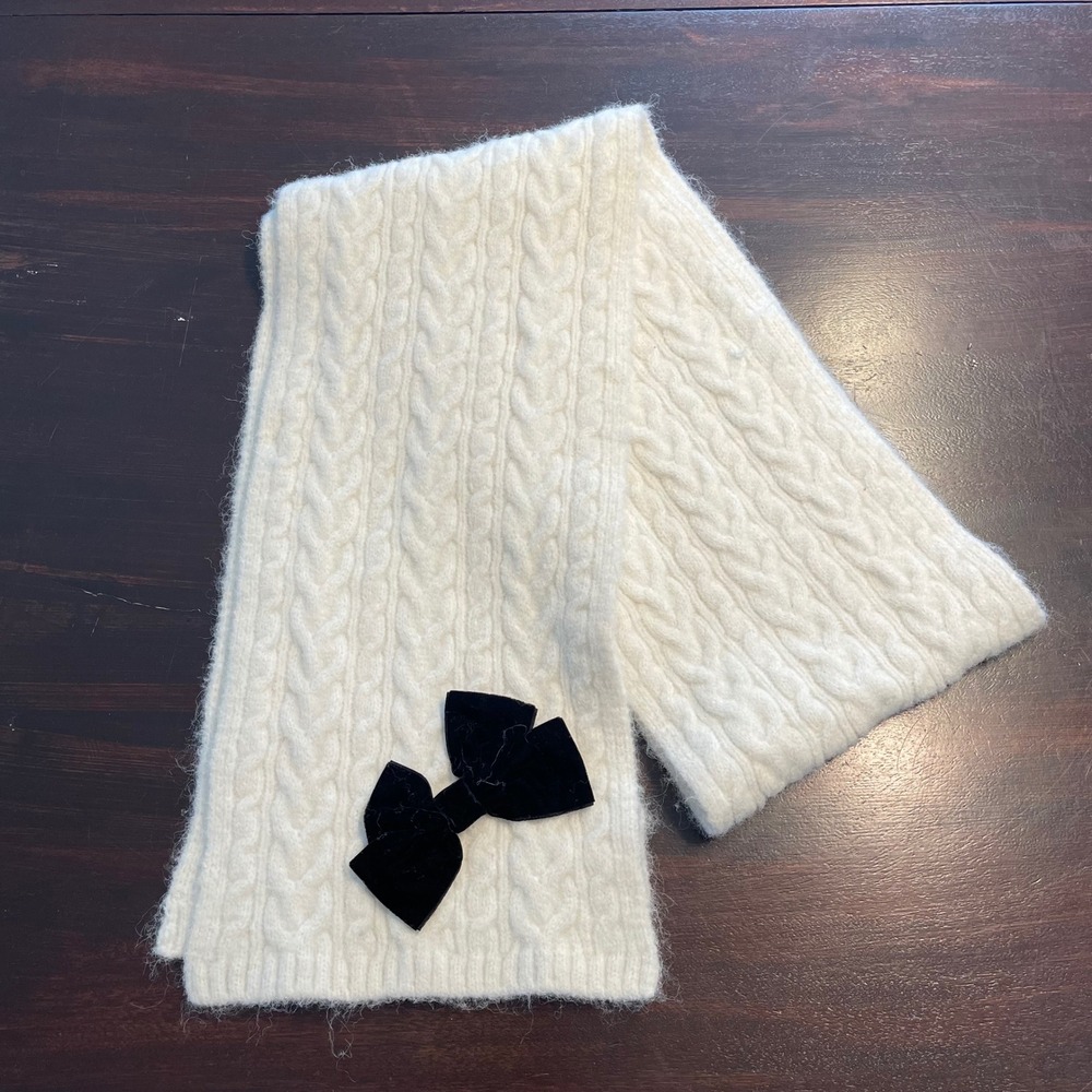 Kate Spade New York Cream Cable Knit Scarf Black Velvet Bow Accent One Size